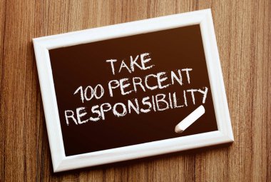 Yüzde 100 Sorumluluk al. Metin için kopyalanmış el yazısı. Güzel doku..