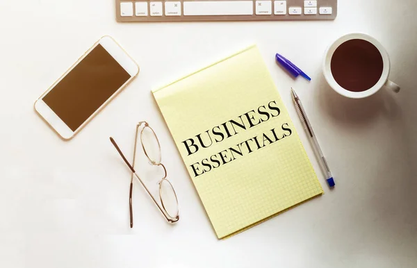 Business Essentials Tekst Het Gele Papier Met Telefoon Koffie Pen — Stockfoto