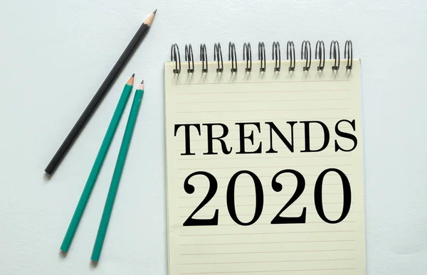 Due Verde Una Matita Nera Con Testo Tendenze 2020 Nel — Foto Stock