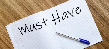 Boş defter ve kalem. Beyazda izole edilmiş. whith metni olmalı