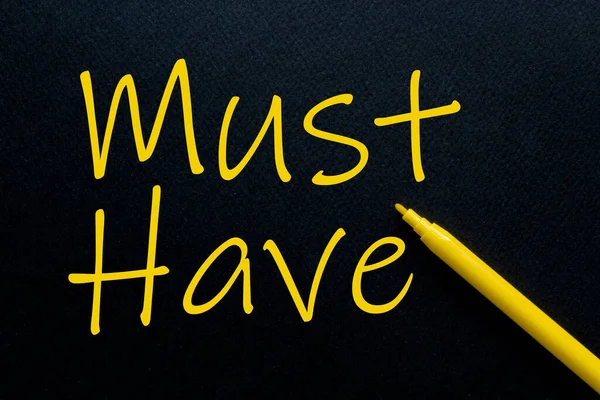 Siyah arkaplanda sarı metin sahibi olan Sarı Kalem Olmalı