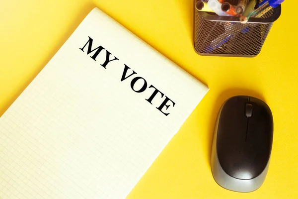 Ποντίκι Υπολογιστή Στυλό Στυλό Τσόχινη Άκρη Σημειωματάριο Κείμενο Ψηφοφορία Μου — Φωτογραφία Αρχείου