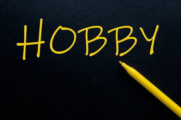 Hobby Yellow Pen Sárga Szöveges Saját Bérleti Díj Fekete Háttér — Stock Fotó