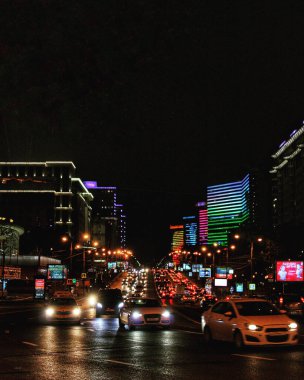 Moskova 'da gece trafiği