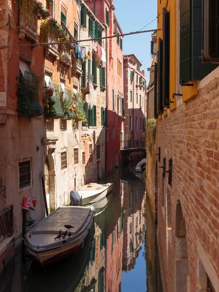 Barcos Amarrados Canal Río San Zanirovo Venecia Italia —  Fotos de Stock