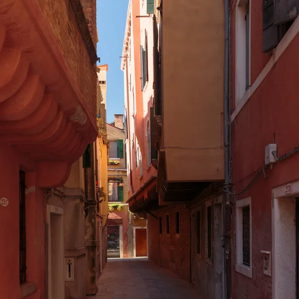 Dar bir sokak, Venedik, İtalya