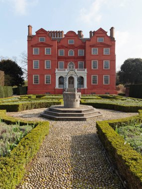 Kew Sarayı 'nın bir parçası olan Hollanda Sarayı' nın arka manzarası Kew Gardens, Londra, İngiltere 'de bir İngiliz kraliyet sarayı