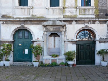 Venedik, İtalya 'da eski bir binanın cephesi