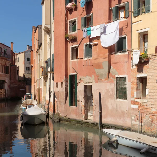 Lavandería Secada Desde Ventanas Largo Del Canal Del Gheto Venecia —  Fotos de Stock