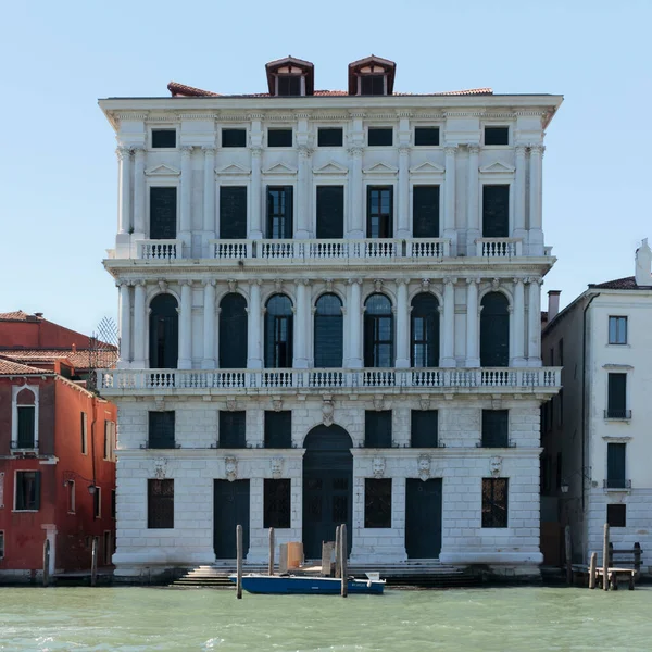 Ca 'Corner della Regina' nın ön cephesi Büyük Kanal, Venedik, İtalya