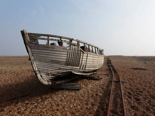 Terk Edilmiş Balıkçı Teknesi Dungeness, Romney Marsh, İngiltere, Birleşik Krallık