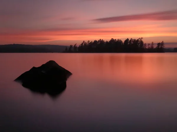 การเป บแสงแดดท ยาวนานเหน อทะเลสาบอ นทร ออนตาร แคนาดา — ภาพถ่ายสต็อก