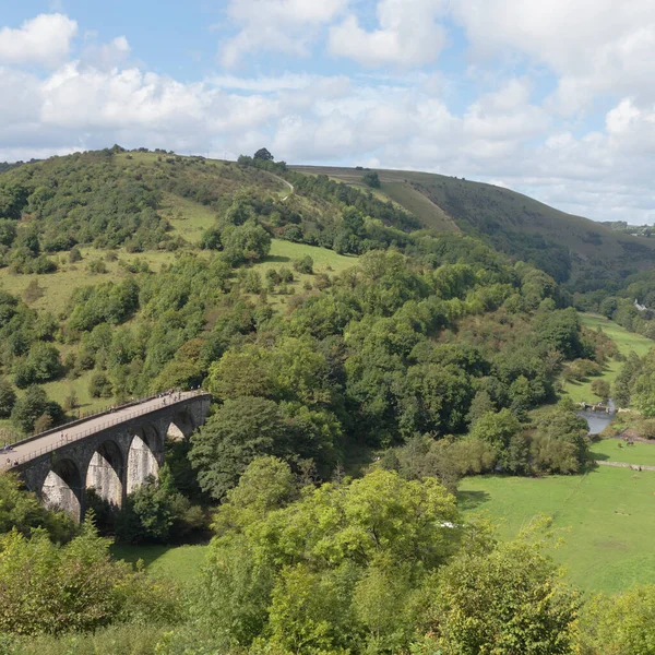 Monsal Yolu Mezar Taşı Viyadük 'ü Monsal Head in the Peak District Ulusal Parkı, Little Longstone, Bakewell, İngiltere