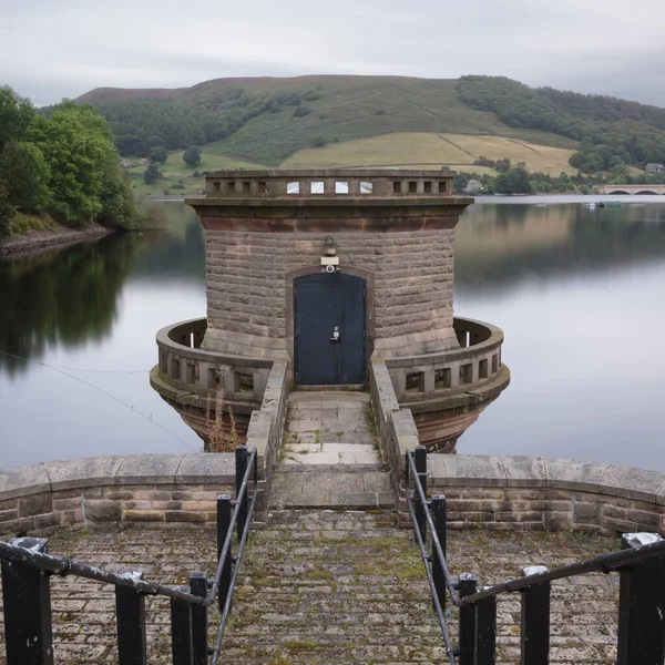 Ladybower Baraj Valfi Kulesi, Ladybower Rezervuarı, Peak District Ulusal Parkı, Umut Vadisi, İngiltere