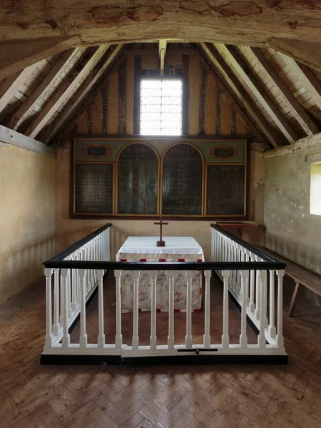 St Thomas a Becket Kilisesi Brookland, Romney Marsh, İngiltere yakınlarındaki bir kanala yansıdı.