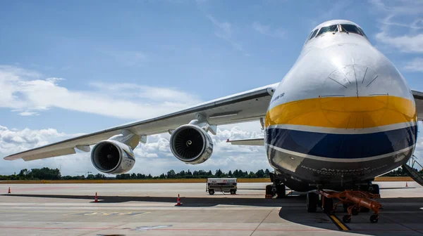 Antonov 124 Ruslan Letišti Varšavě — Stock fotografie