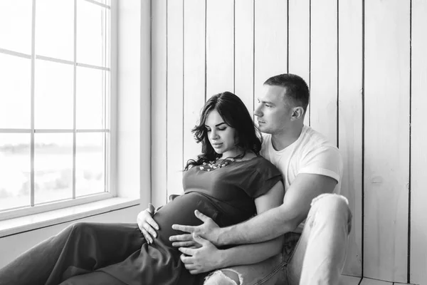Πορτρέτο Του Όμορφη Έγκυος Γυναίκα Σύζυγος Κάθεται Κοντά Μεγάλο Παράθυρο — Φωτογραφία Αρχείου