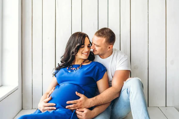 Velmi Těhotná Žena Manželem Rádi — Stock fotografie