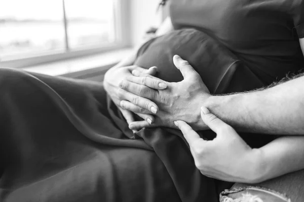 Pretty Pregnant Woman Hug Her Husband — Stock Photo, Image