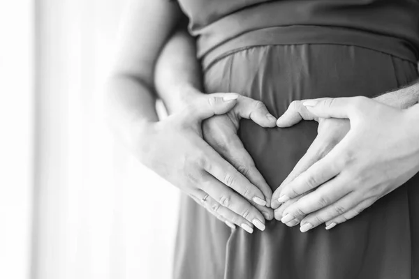 Pretty Pregnant Woman Hug Her Husband — Stock Photo, Image