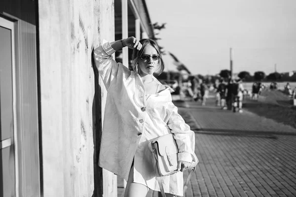 Mulher Moda Posando Livre Rua — Fotografia de Stock