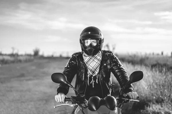 Monochromatycznych Zdjęć Motocyklowe Motocykl Sport Drodze — Zdjęcie stockowe