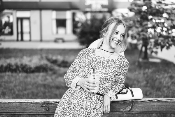 Black White View Pretty Woman Enjoying Cold Beverage Street — Stock Photo, Image