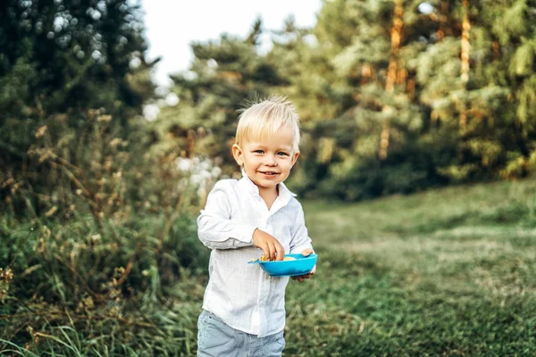 Schattige Kleine Babyjongen Plezier Buiten — Stockfoto