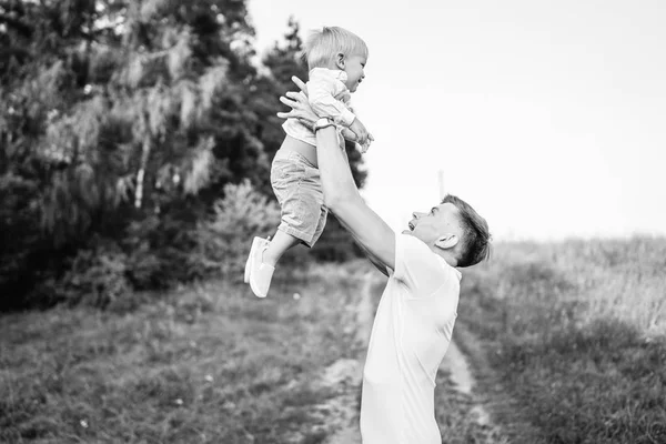 Father His Little Son Having Fun Outdoors — Stock Photo, Image