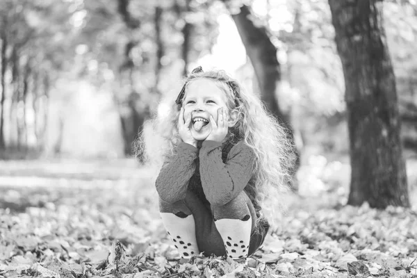 Pretty Little Girl Having Fun Park Autumn Time — Stock Photo, Image