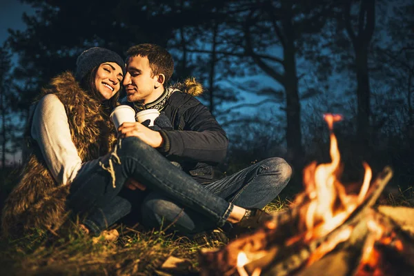 Pretty Young Couple Drinking Hot Beverage Forest Bonfire — Stock Photo, Image