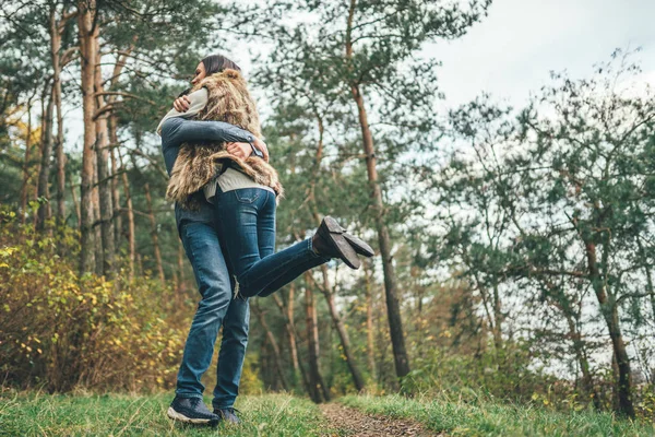 Pretty Young Couple Walking Together Forest — Stock Photo, Image