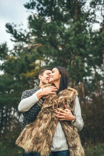 Pretty Young Couple Walking Together Forest — Stock Photo, Image