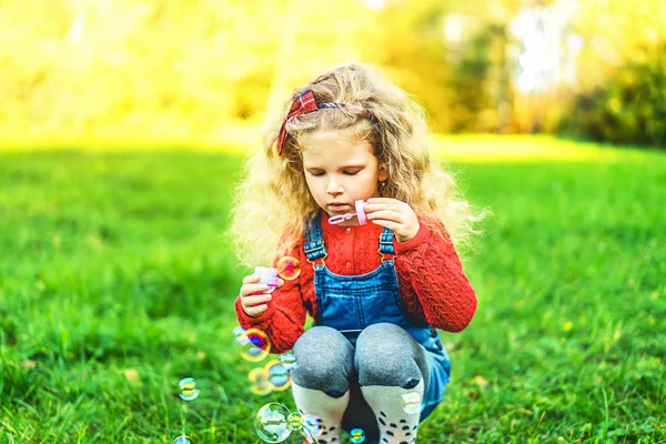 Pretty Little Girl Blowing Bubbles Park — Stock Photo, Image