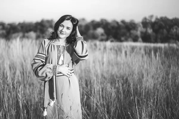 Pretty Brunette Girl Long Embroidery Dress Outdoor — Stock Photo, Image