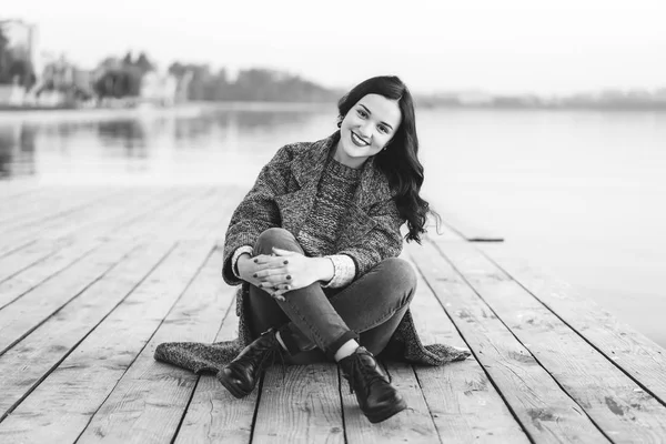 Pretty Long Hair Brunette Girl Relaxing Pier Lake — Stock Photo, Image