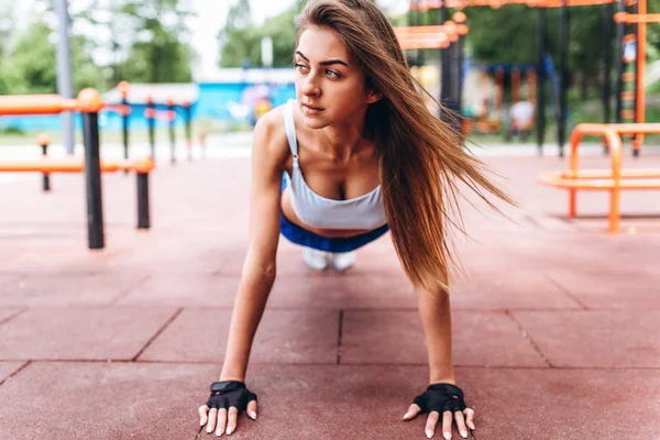 Jolie Jeune Fille Sportive Séance Entraînement Plein Air Dans Rue — Photo