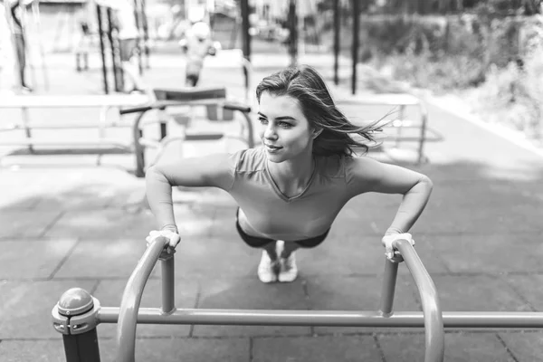 Bella Giovane Ragazza Sportiva Allenamento All Aperto Strada — Foto Stock