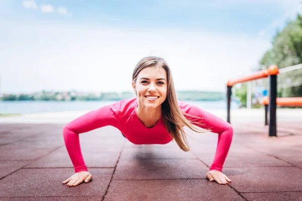 Bella Giovane Ragazza Sportiva Allenamento All Aperto Strada — Foto Stock