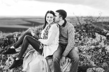 Romantik mutlu çift keyfini birlikte vakit açık