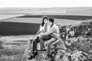 Romantik mutlu çift keyfini birlikte vakit açık