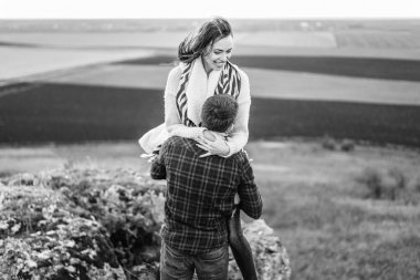 Romantik Genç ve güzel çift açık iyi eğlenceler