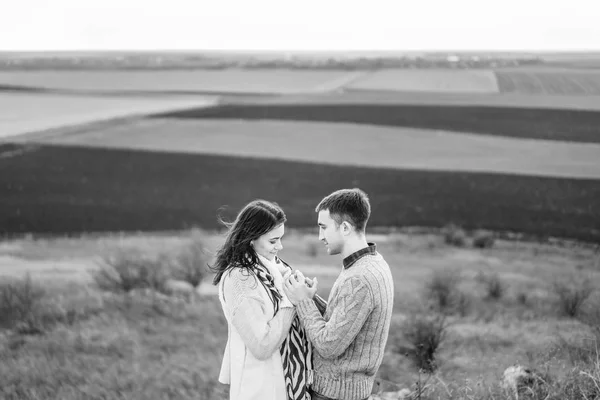 Romántica Pareja Bonita Aire Libre Disfrutar Pasar Tiempo Juntos — Foto de Stock