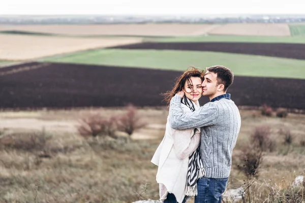 Romântico Casal Bonito Livre Desfrutar Passar Tempo Juntos — Fotografia de Stock