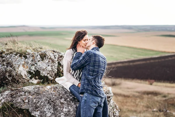 Pasangan Bahagia Romantis Menikmati Menghabiskan Waktu Bersama Sama Luar — Stok Foto