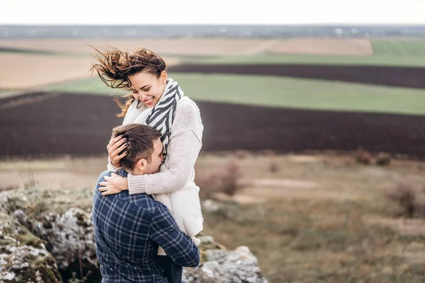 Pareja Romántica Bastante Joven Divertirse Aire Libre —  Fotos de Stock