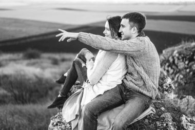 Romantik mutlu çift keyfini birlikte vakit açık