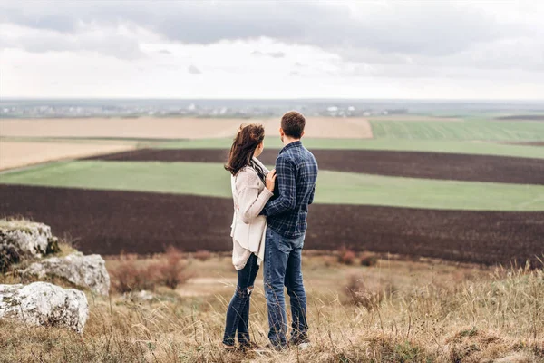 Romántica Pareja Bonita Aire Libre Disfrutar Pasar Tiempo Juntos —  Fotos de Stock