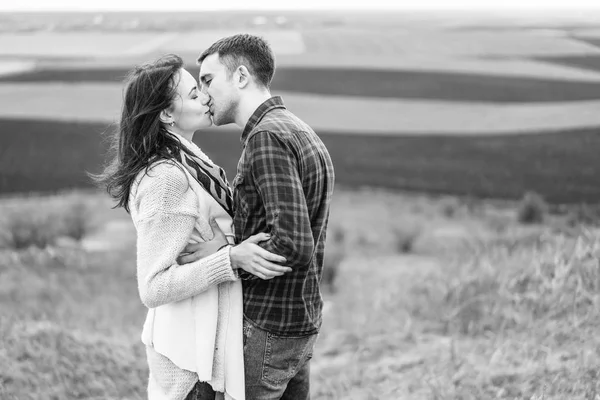 Romântico Jovem Casal Passar Tempo Juntos Livre — Fotografia de Stock