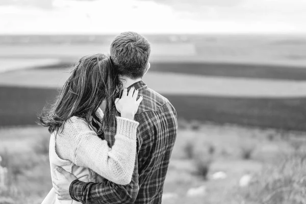 Romântico Casal Bonito Livre Desfrutar Passar Tempo Juntos — Fotografia de Stock